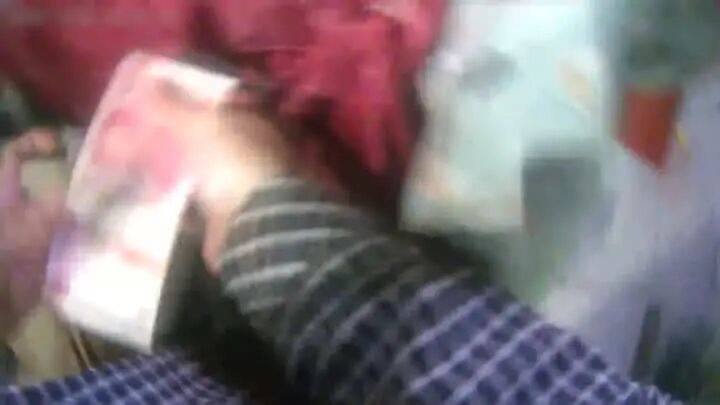 扬州一女子刷短视频惹祸:偷偷去银行取了6万现金<strong></p>
<p>合众币</strong>,结果……