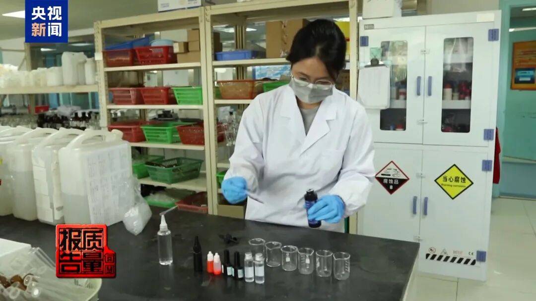 快扔掉!甲醛含量高出上限一倍多<strong></p>
<p>合众币</strong>,戴防毒面具也不行!