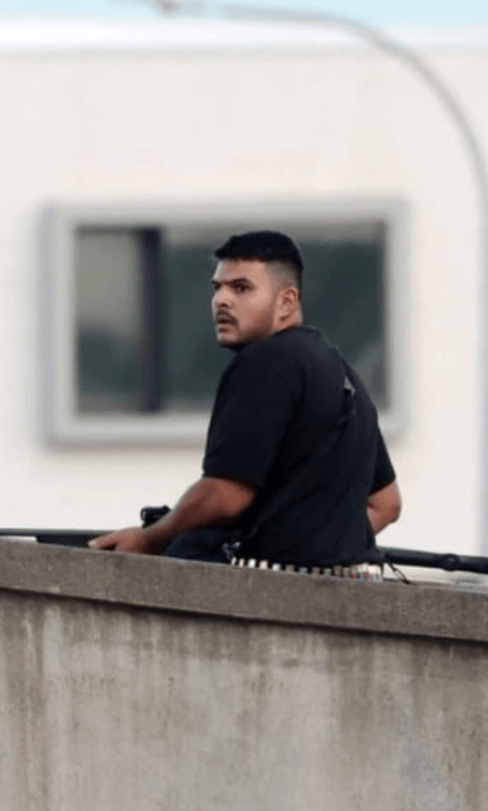 悉尼枪手被制服<strong></p>
<p>37币</strong>，愤怒民众猛踩头部，调查显示枪手合法持有六支枪