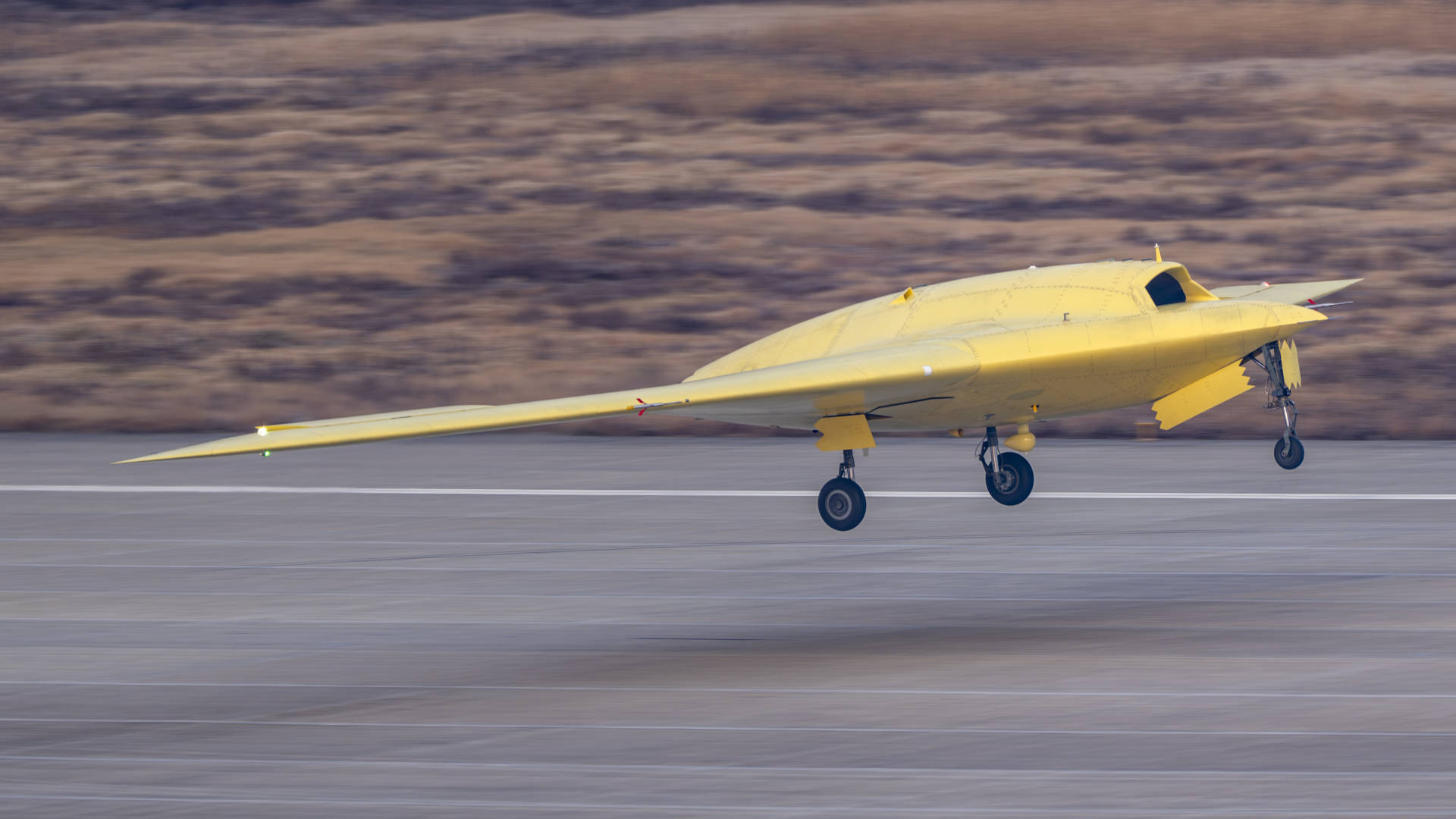 多张高清大图<strong></p>
<p>37币</strong>!新型高空高速长航时无人机彩虹-7近日成功首飞