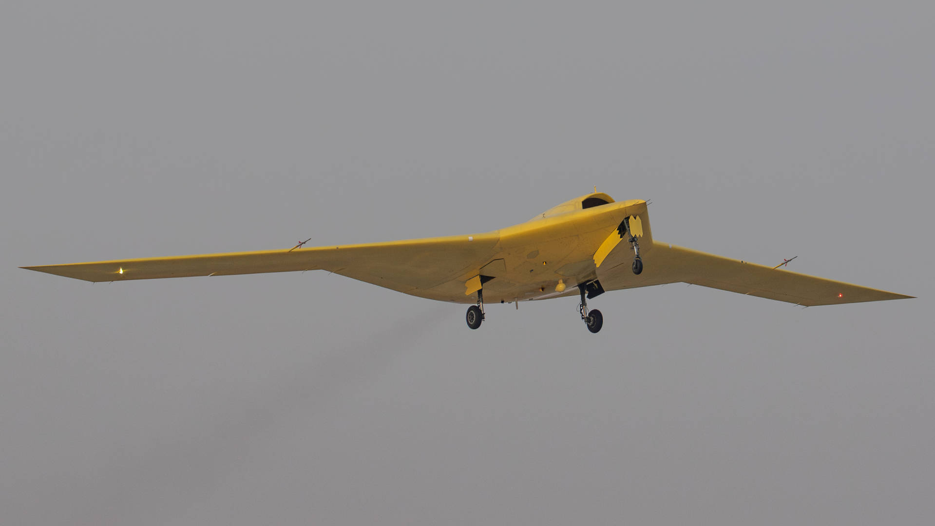 多张高清大图<strong></p>
<p>37币</strong>!新型高空高速长航时无人机彩虹-7近日成功首飞