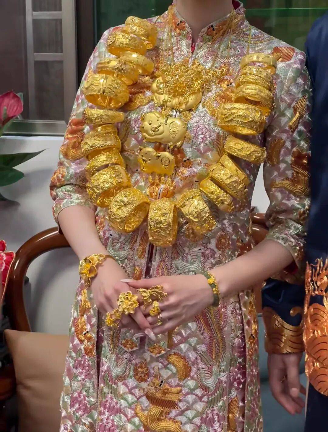 潮汕老板卖0.1克黄金<strong></p>
<p>37币</strong>,今年已进账62亿