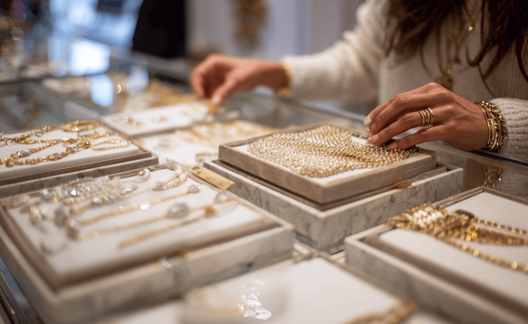 潮汕老板卖0.1克黄金<strong></p>
<p>37币</strong>,今年已进账62亿