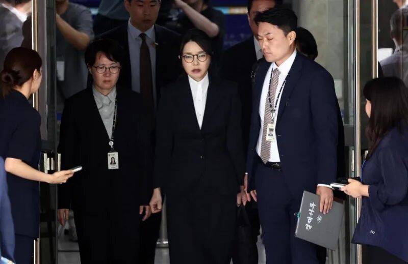 尹锡悦宣布戒严当晚<strong></p>
<p>csc币</strong>，金建希与其激烈争吵，称“一切因你毁了”