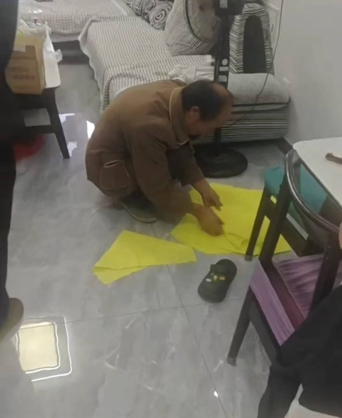 疑因离婚多年的前妻订婚<strong></p>
<p>币万</strong>,临沂一男子上门将其杀害,死者家属:检方已提起公诉