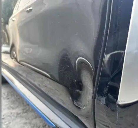 小区地库里出车祸<strong></p>
<p>币万</strong>，女子惊呆了：对方竟然不是人！更糟心的是...