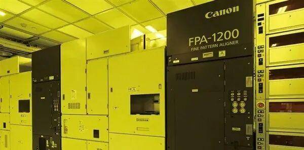 1.4nm制程<strong></p>
<p>币万</strong>！纳米压印技术突破