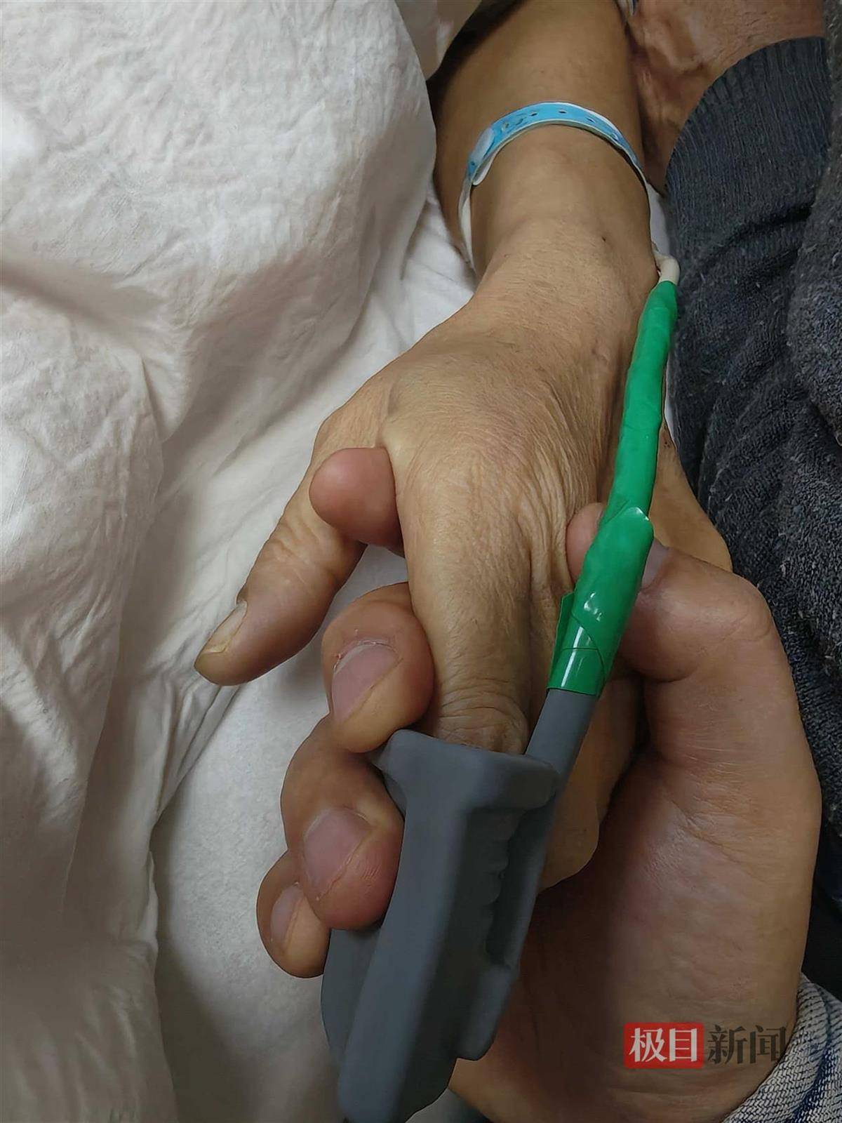 六旬女子做痔疮手术9天后突然去世<strong></p>
<p>币神币价格</strong>,当地卫健委介入调查