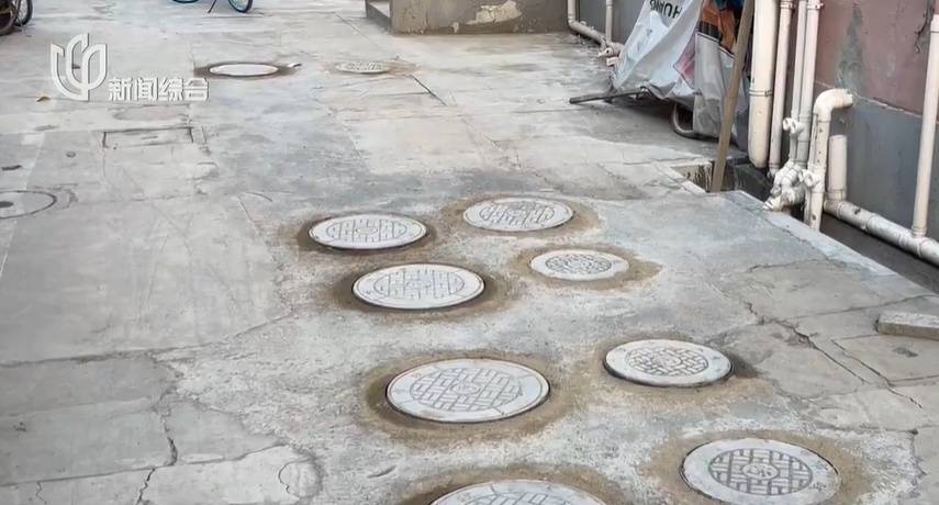 太夸张！上海人比比谁家楼下井盖多！有人家门口100个<strong></p>
<p>lun币</strong>，“走路难！到处都像贴膏药”...