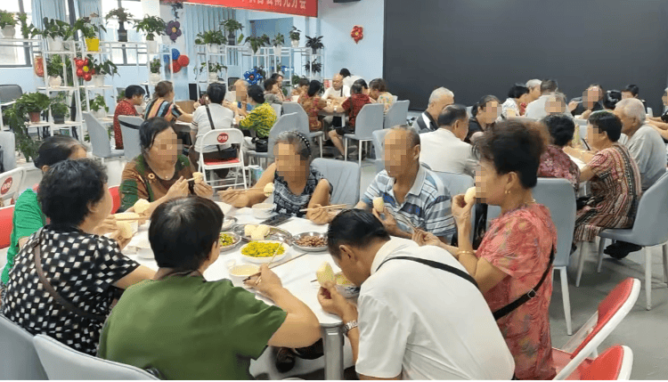 “围猎”老年人的私域直播