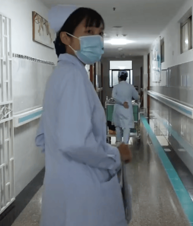 张水华辞职后携老公直播秀恩爱<strong></p>
<p>阳光币</strong>，称白岩松是自己恩人