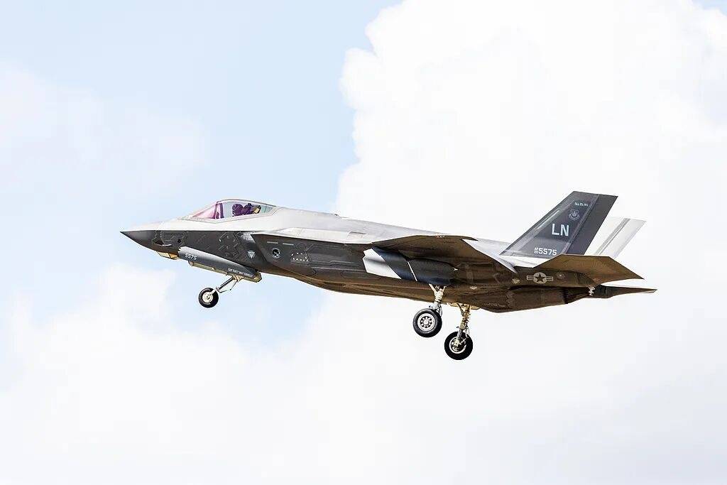 美军最大航母“福特”号停靠希腊<strong></p>
<p>一币通</strong>，650个厕所坏了近9成，舰员上厕所排队要四五十分钟