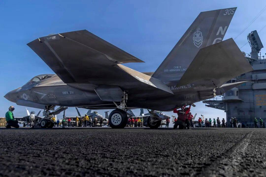 美军最大航母“福特”号停靠希腊<strong></p>
<p>一币通</strong>，650个厕所坏了近9成，舰员上厕所排队要四五十分钟