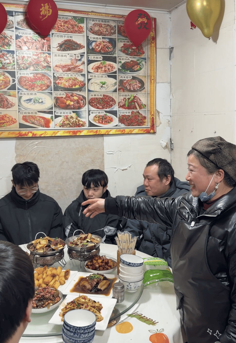 百万债务还清了！夫妻俩在杭州开饭店<strong></p>
<p>币鸟</strong>，8年来第一次回老家过年，临行宴请老顾客