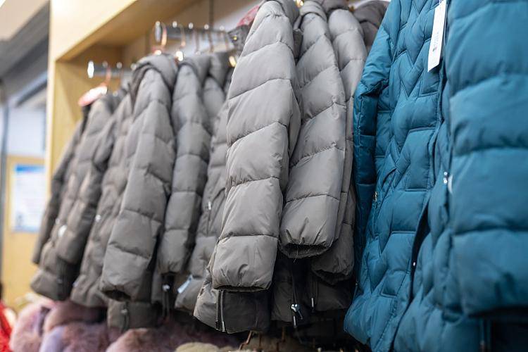 羽绒服到底能不能干洗？冬装清洗全攻略请查收