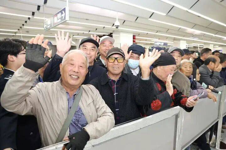 南京首条跨省地铁开通！乘客说：“我坐地铁不去哪里<strong></p>
<p>赠币</strong>，就是高兴！”